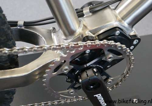 Pinion in de titanium oPinion BLT van Idworx
